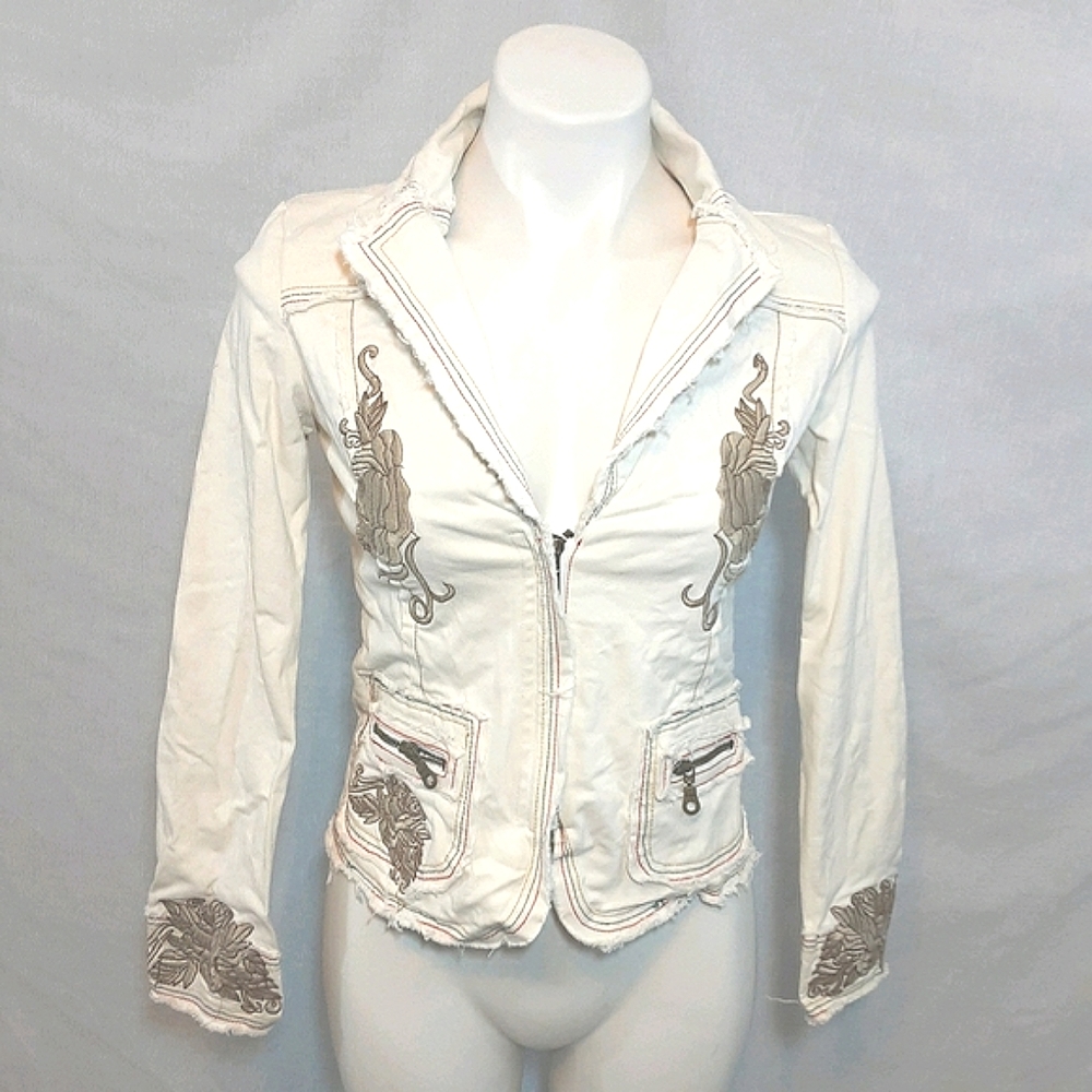West 36th Western Frayed Edges Zipped Up Embroidered Denim Jacket Small